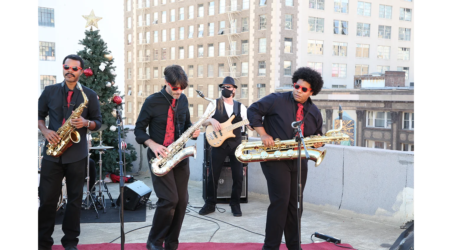 The-Convertibles-Christmas-Rooftop-Concert (07)